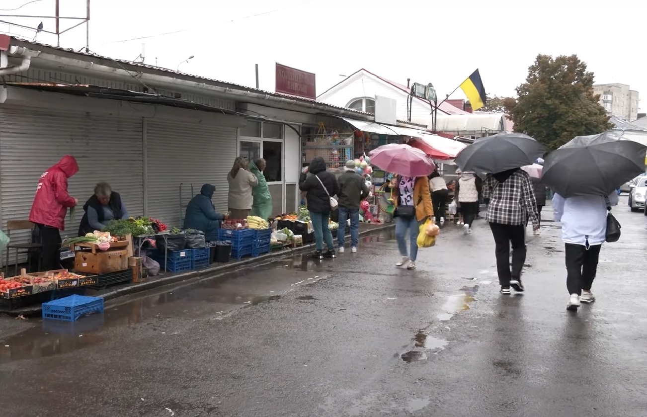 Дефіцит продуктів у Сумській області: морози знищили сади, з чим виникла важка ситуація