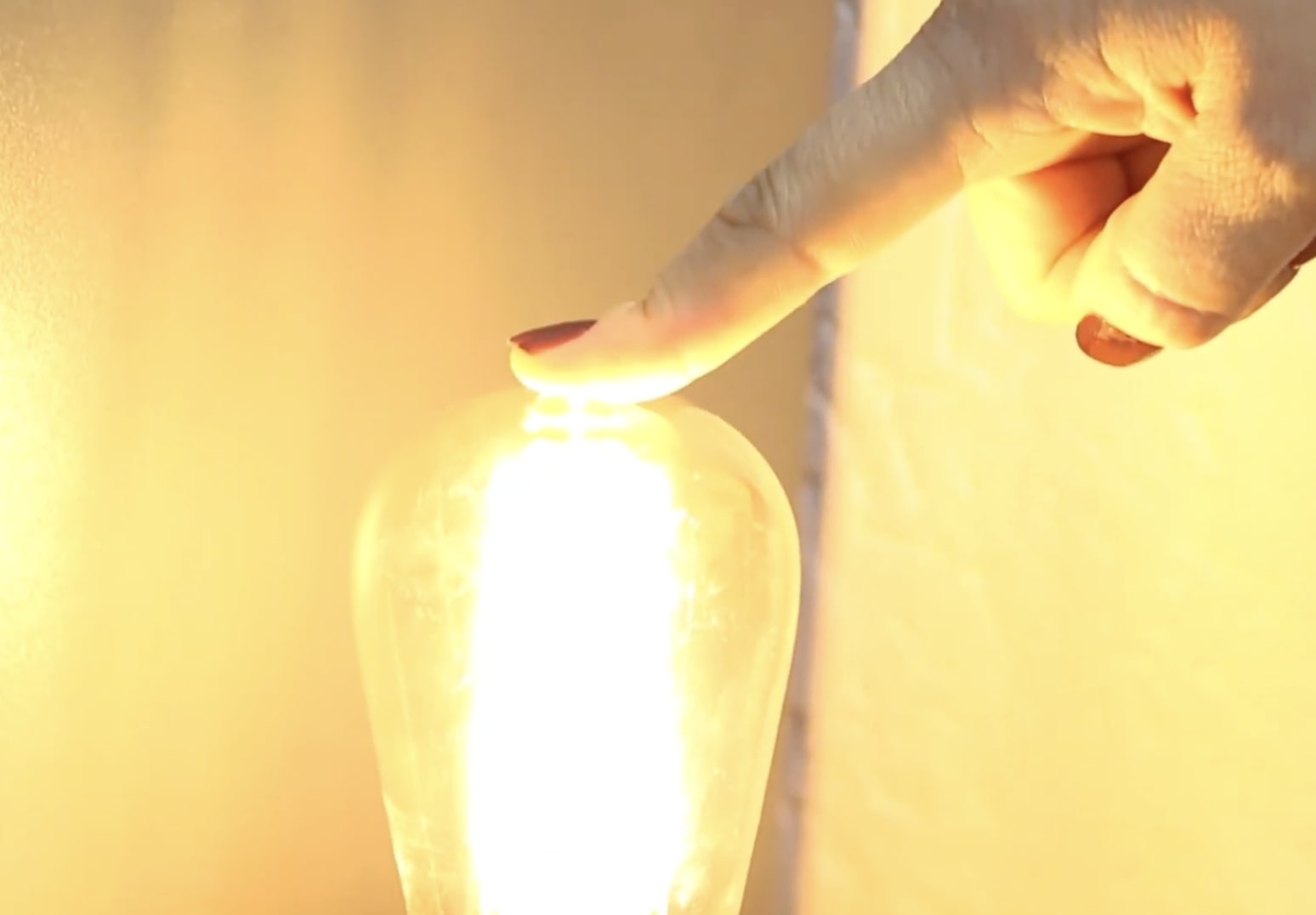 Графік відключення світла в Дніпропетровській області на 12 листопада: жителів залишать без електрики на 9 годин